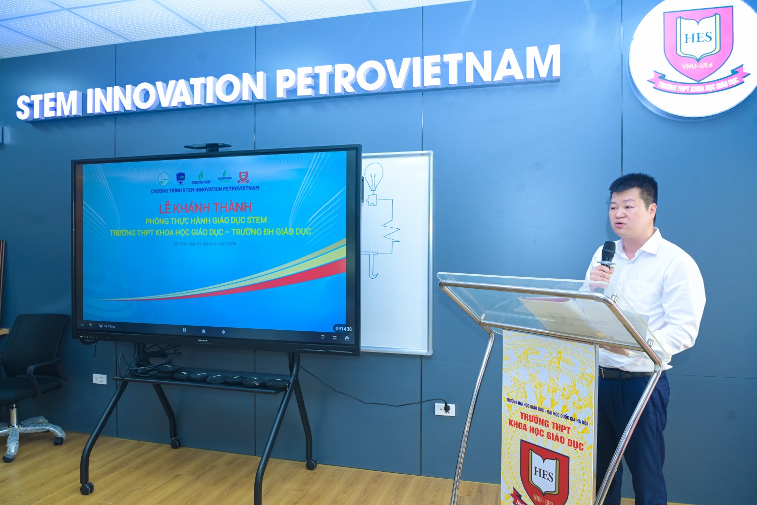 PGS.TS Phạm Đức Hiệp - Hiệu trưởng Trường THPT Khoa học Giáo dục: Công trình phòng thực hành giáo dục STEM sẽ là nguồn lực thiết thực để nhà trường tiếp tục phát triển định hướng giáo dục khoa học, công nghệ và đổi mới sáng tạo.