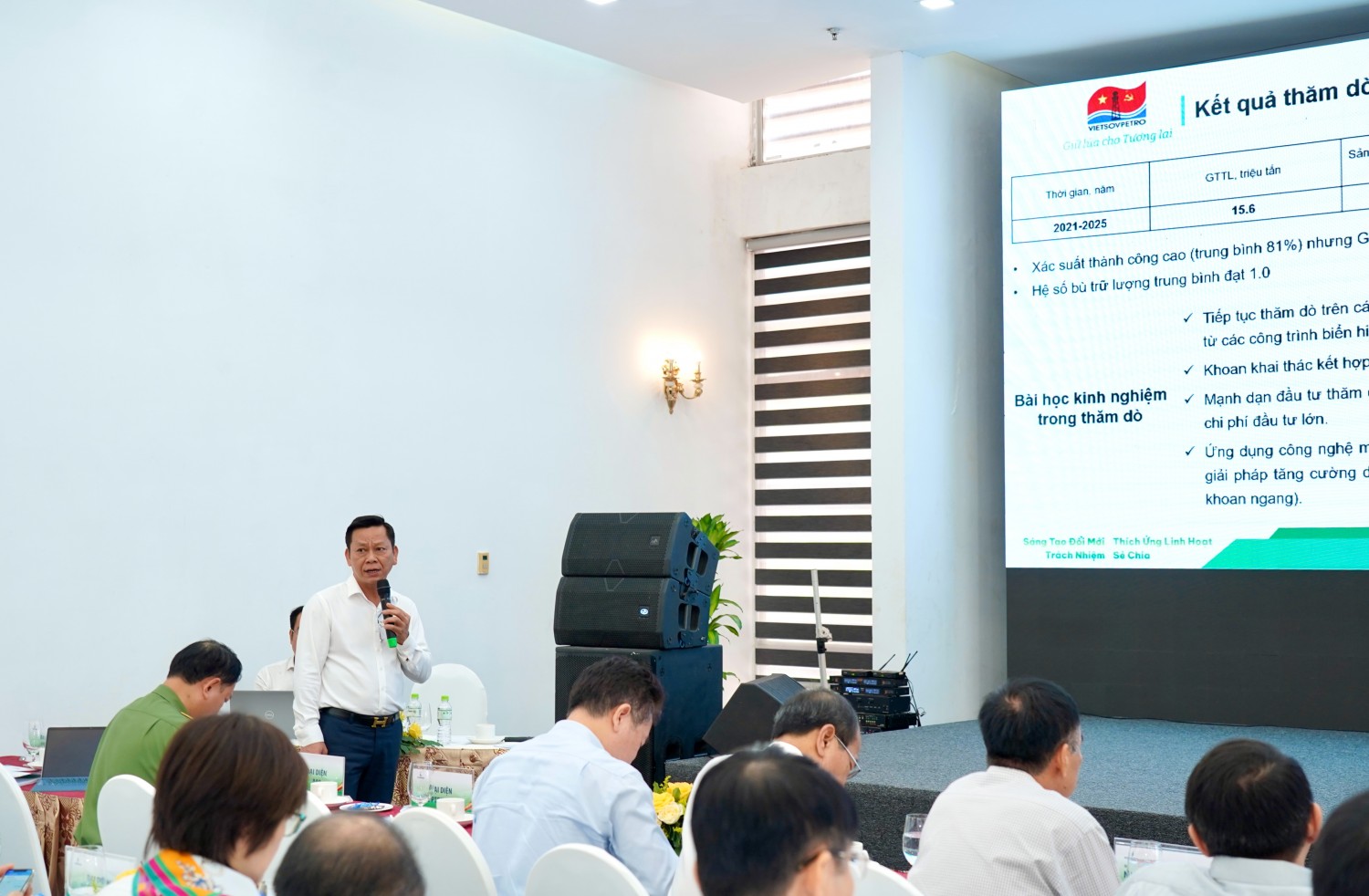 Ông Nguyễn Lâm Anh - Phó Tổng Giám đốc Vietsovpetro trình bày tham luận