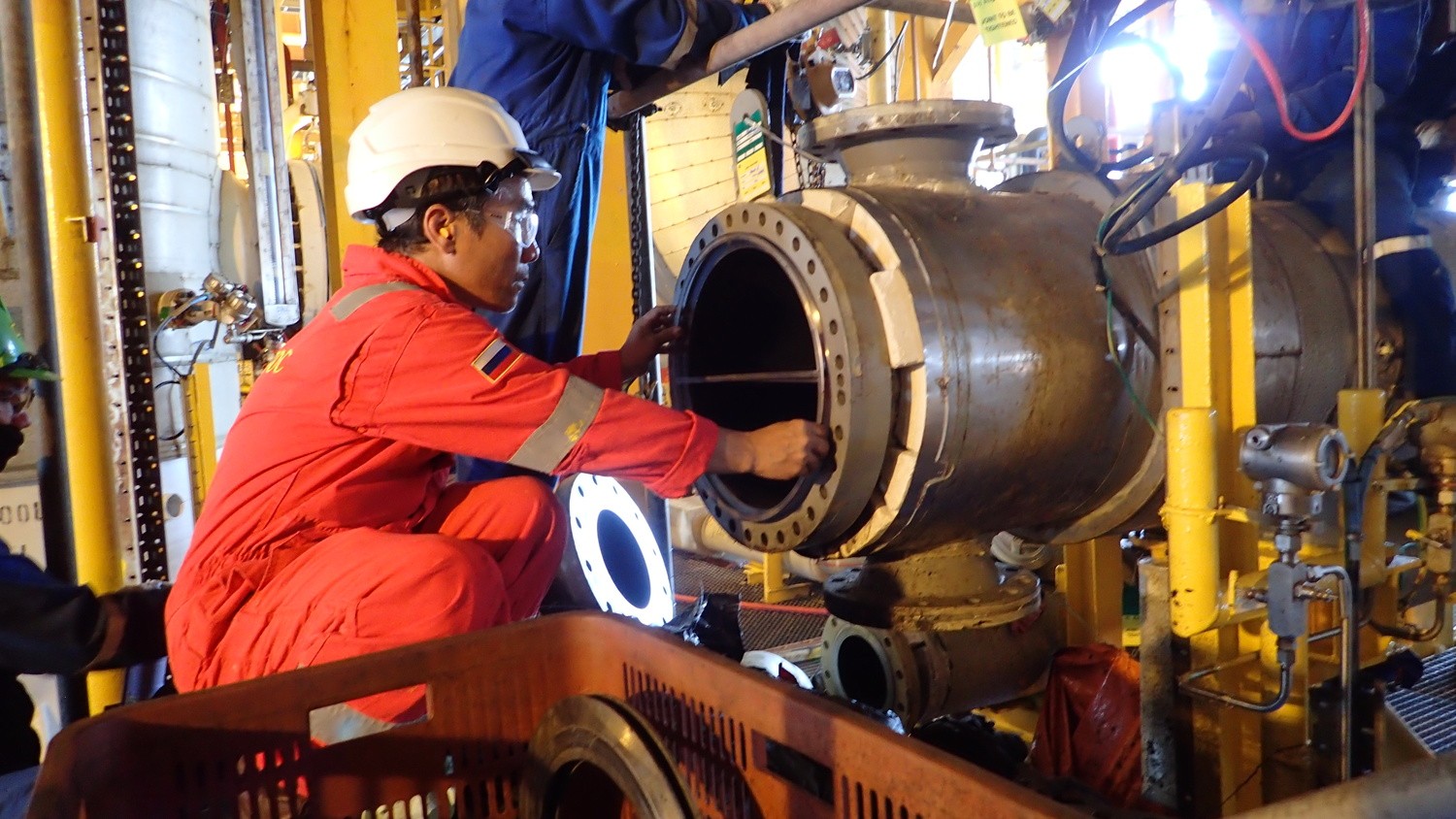 Công tác kiểm tra an toàn trước khi vào bình áp lực