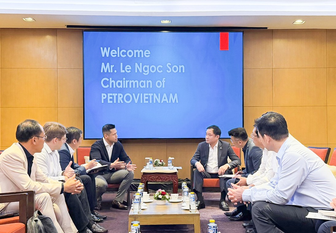 Chủ tịch HĐTV PETROVIETNAM Lê Ngọc Sơn làm việc cùng lãnh đạo PSGC.
