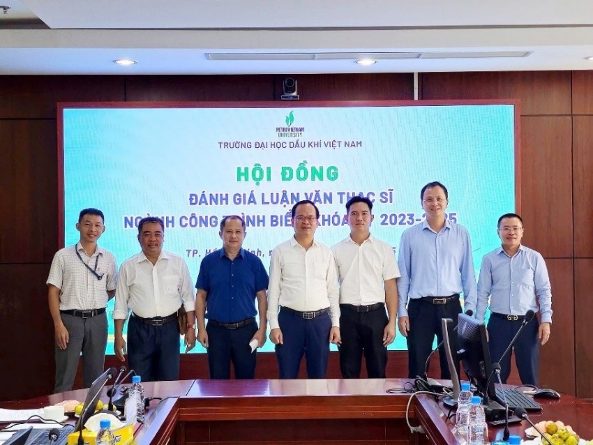 Hội đồng đánh giá luận văn thạc sĩ Công trình biển khóa 3.