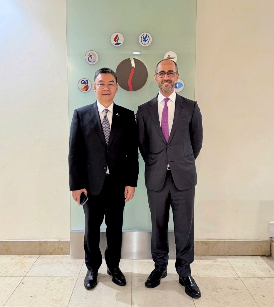 Tổng Giám đốc PETROVIETNAM Lê Mạnh Cường và Phó Chủ tịch kiêm Tổng Giám đốc KPC Shaikh Nawaf S. Al-Sabah tại buổi làm việc ở London.