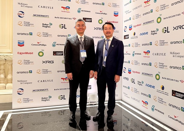 PETROVIETNAM President & CEO Le Manh Cuong and PVEP President & CEO Nguyen Thien Bao attend the forum.
