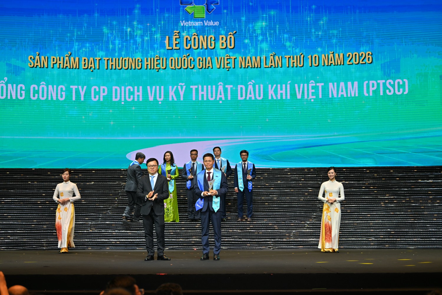 Ông Trần Hồ Bắc - Tổng Giám đốc Tổng công ty CP Dịch vụ Kỹ thuật Dầu khí Việt Nam (PTSC) đại diện đơn vị nhận vinh danh tại sự kiện.