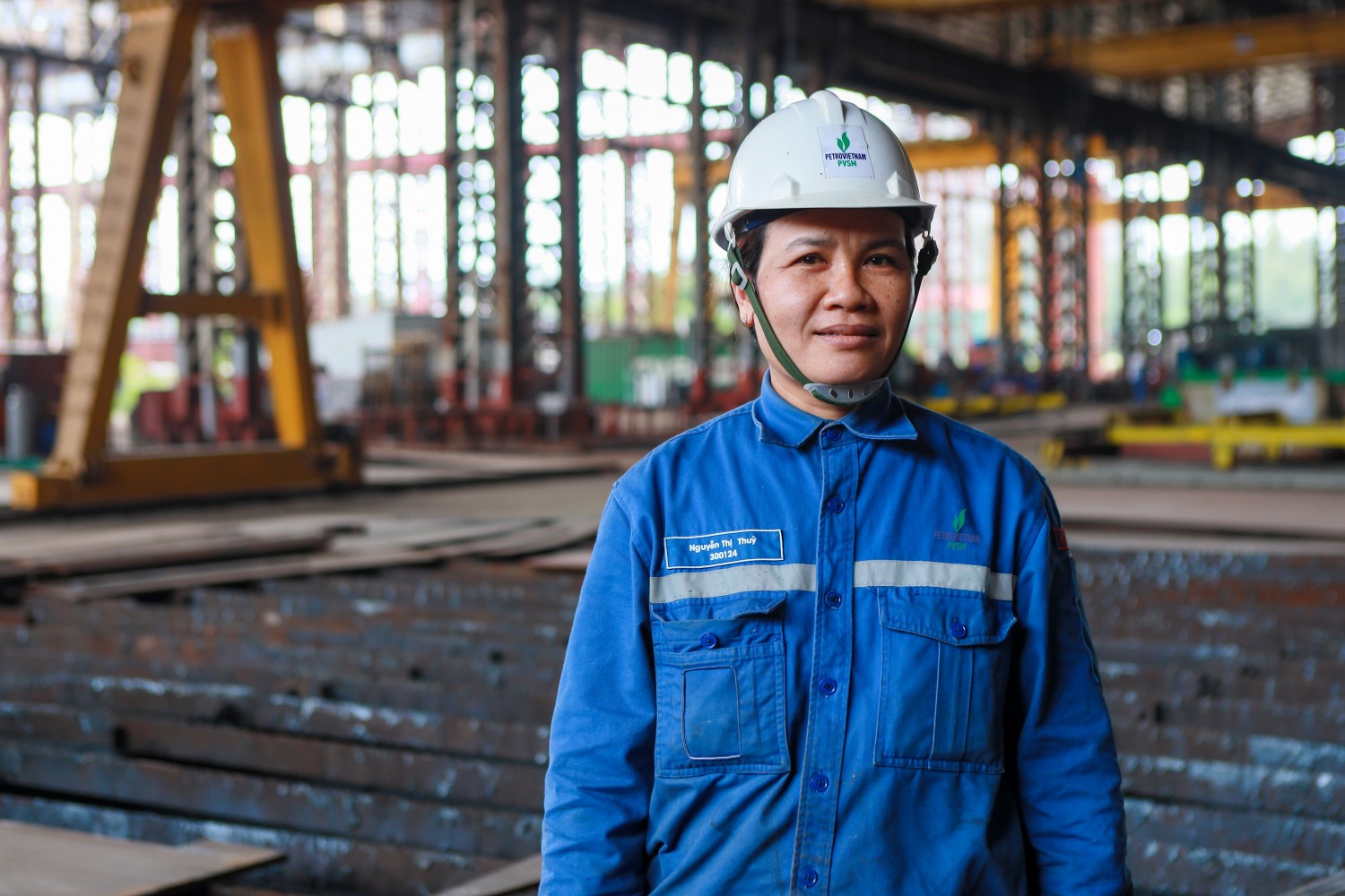 Chị Nguyễn Thị Thùy, Tổ trưởng Tổ cắt CNC, đã có hơn 20 năm gắn bó với PVSM.