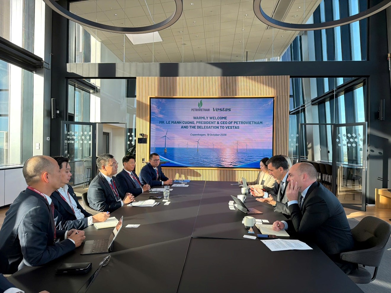 Ông Lê Mạnh Cường – Tổng Giám đốc PETROVIETNAM cùng đoàn công tác làm việc với Tập đoàn Vestas.