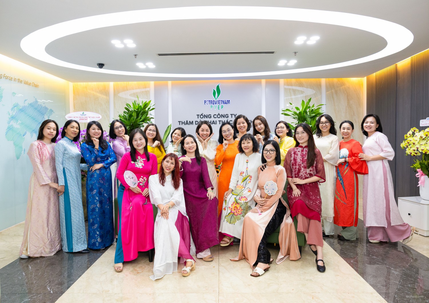 Chương trình gặp mặt, chúc mừng Ngày Phụ nữ Việt Nam 20/10 tại trụ sở TP. HCM.