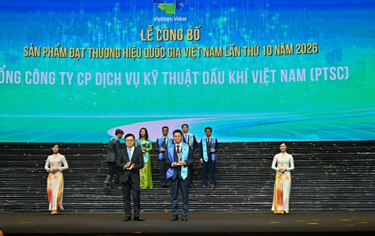 Mr. Tran Ho Bac, General Director of Vietnam Petroleum Technical Services Corporation (PTSC), represented the company in receiving the honor at the event.