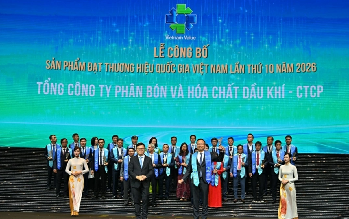 Mr. Phan Cong Thanh - General Director of PetroVietnam Fertilizer and Chemicals Corporation (PVFCCo - Phu My) represented the unit in receiving the honor at the event.