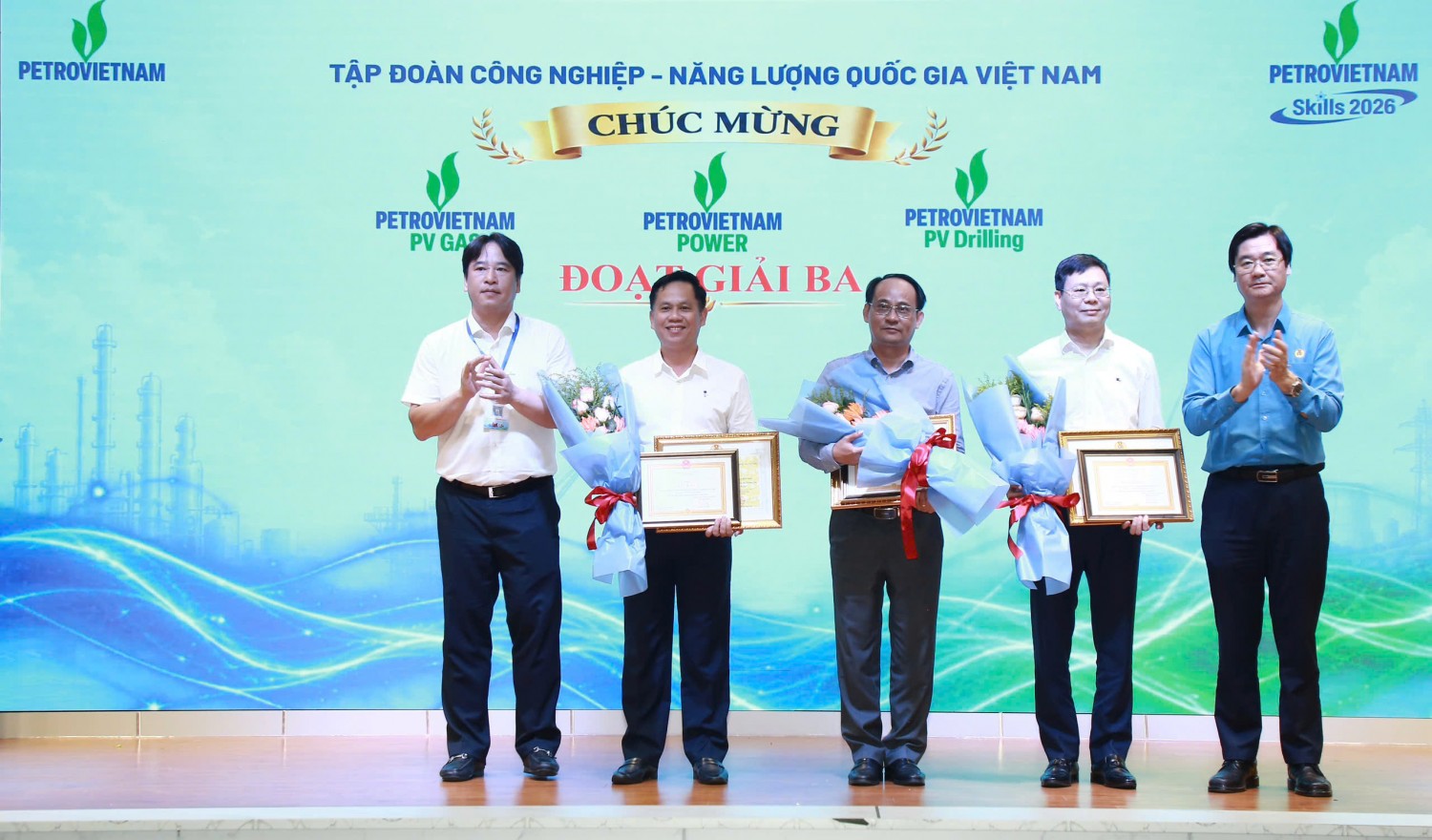Đội PV GAS, PV POWER, PV Drilling đạt giải Ba toàn đoàn.