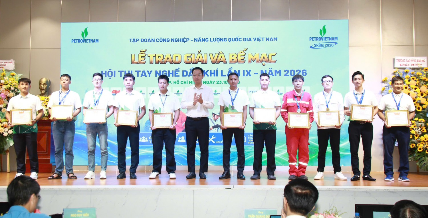 Các đoàn viên thanh niên có thành tích cao tại hội thi được tuyên dương.