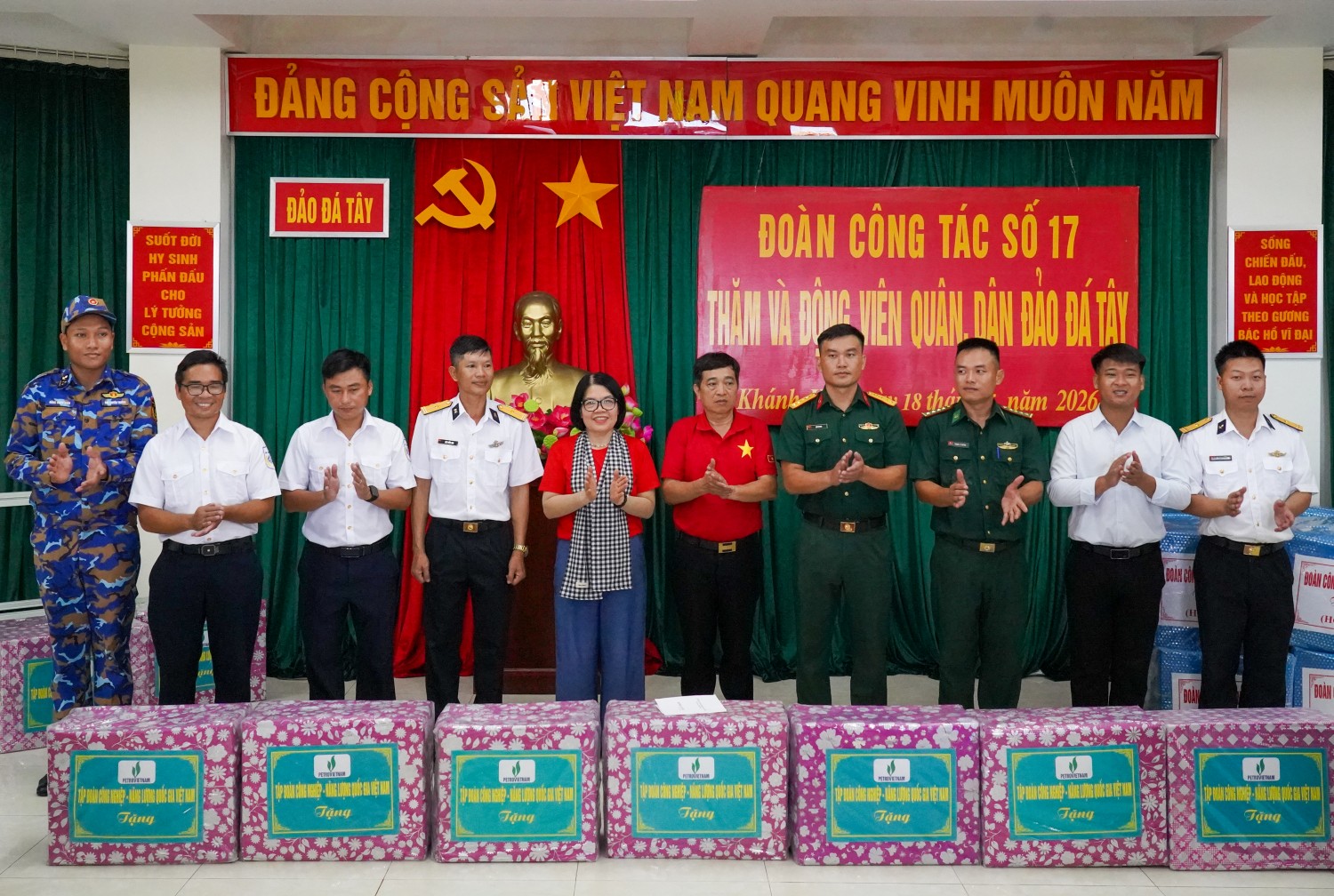 PETROVIETNAM tích cực triển khai các hoạt động hướng về biển đảo, chăm lo đời sống cán bộ, chiến sĩ và nhân dân nơi đầu sóng ngọn gió