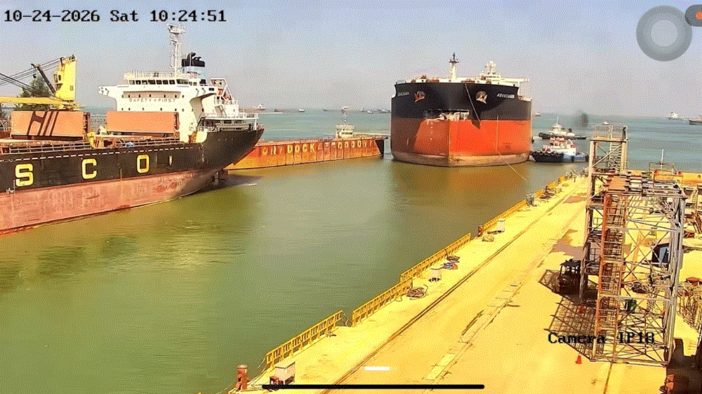 PVSM tiếp nhận tàu Aquacharm vào dock sửa chữa. (Ảnh: Trung Linh)