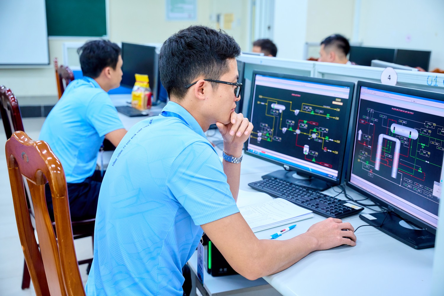 Đại diện BSR tranh tài ở bộ môn Vận hành nhà máy lọc dầu.
