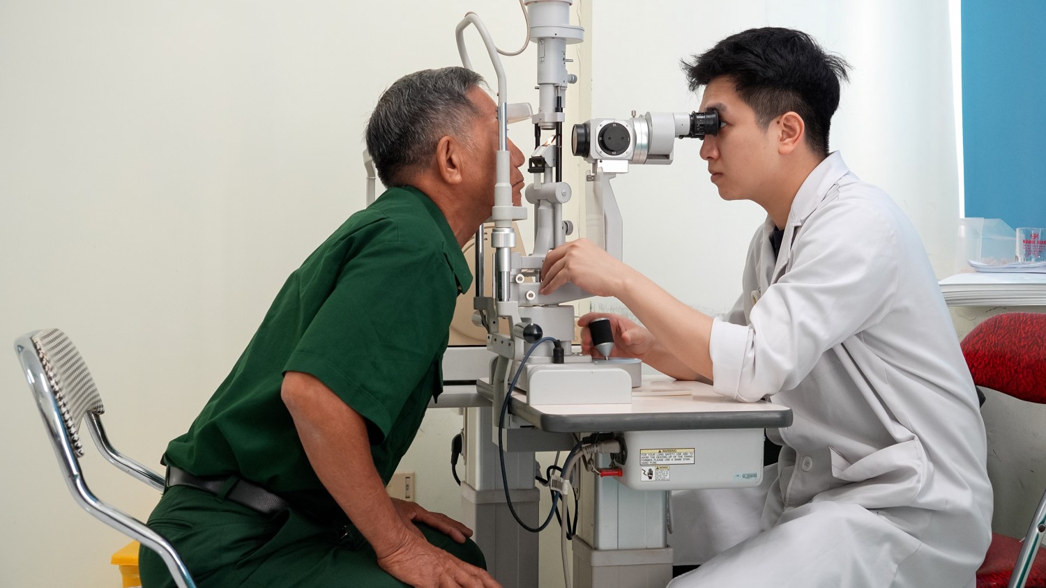Bác sĩ Nguyễn Nam Trường - Khoa Mắt, Bệnh viện Bạch Mai cho biết, bên cạnh việc thực hiện các nội dung chuyên môn, điều khiến đoàn công tác cảm thấy ý nghĩa là sự đón nhận của người dân và tinh thần phối hợp trách nhiệm của các lực lượng tham gia.