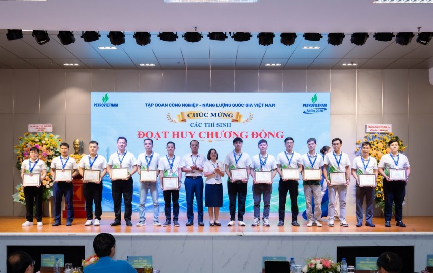 Sinh viên PVU đạt Huy chương Đồng tại hội thi.