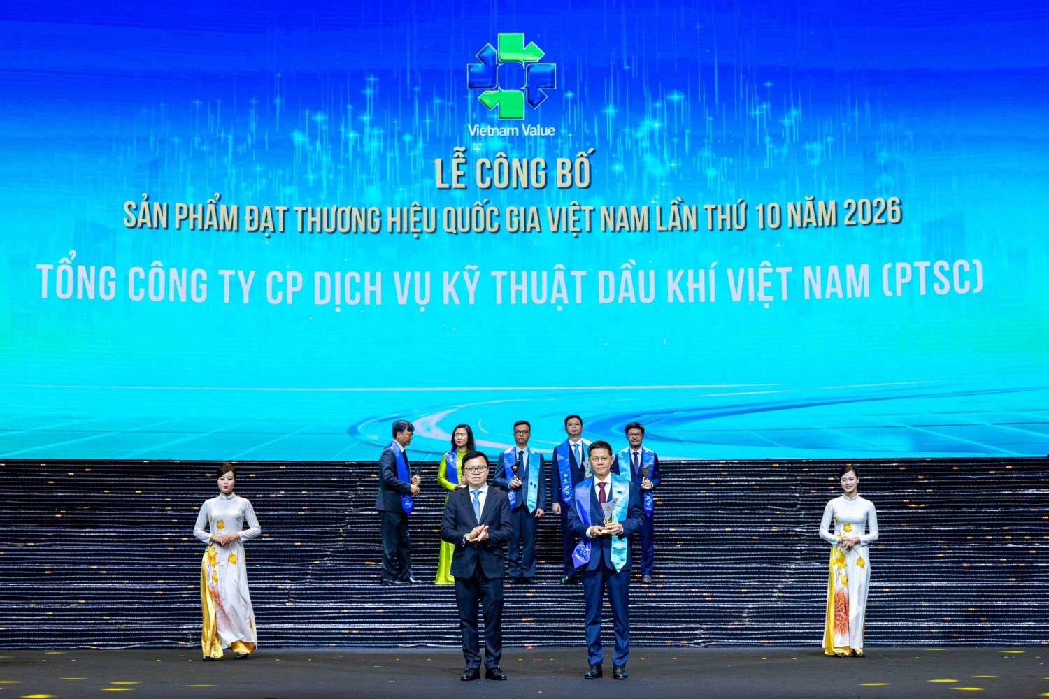 Ngày 16/10/2026, tại Hà Nội, Tổng công ty Cổ phần Dịch vụ Kỹ thuật Dầu khí Việt Nam (PTSC) được vinh danh tại Lễ công bố sản phẩm đạt Thương hiệu Quốc gia Việt Nam năm 2026, đánh dấu 10 kỳ liên tiếp đạt danh hiệu kể từ năm 2008. Ông Trần Hồ Bắc - Tổng Giám đốc PTSC đại diện đơn vị nhận vinh danh tại sự kiện.