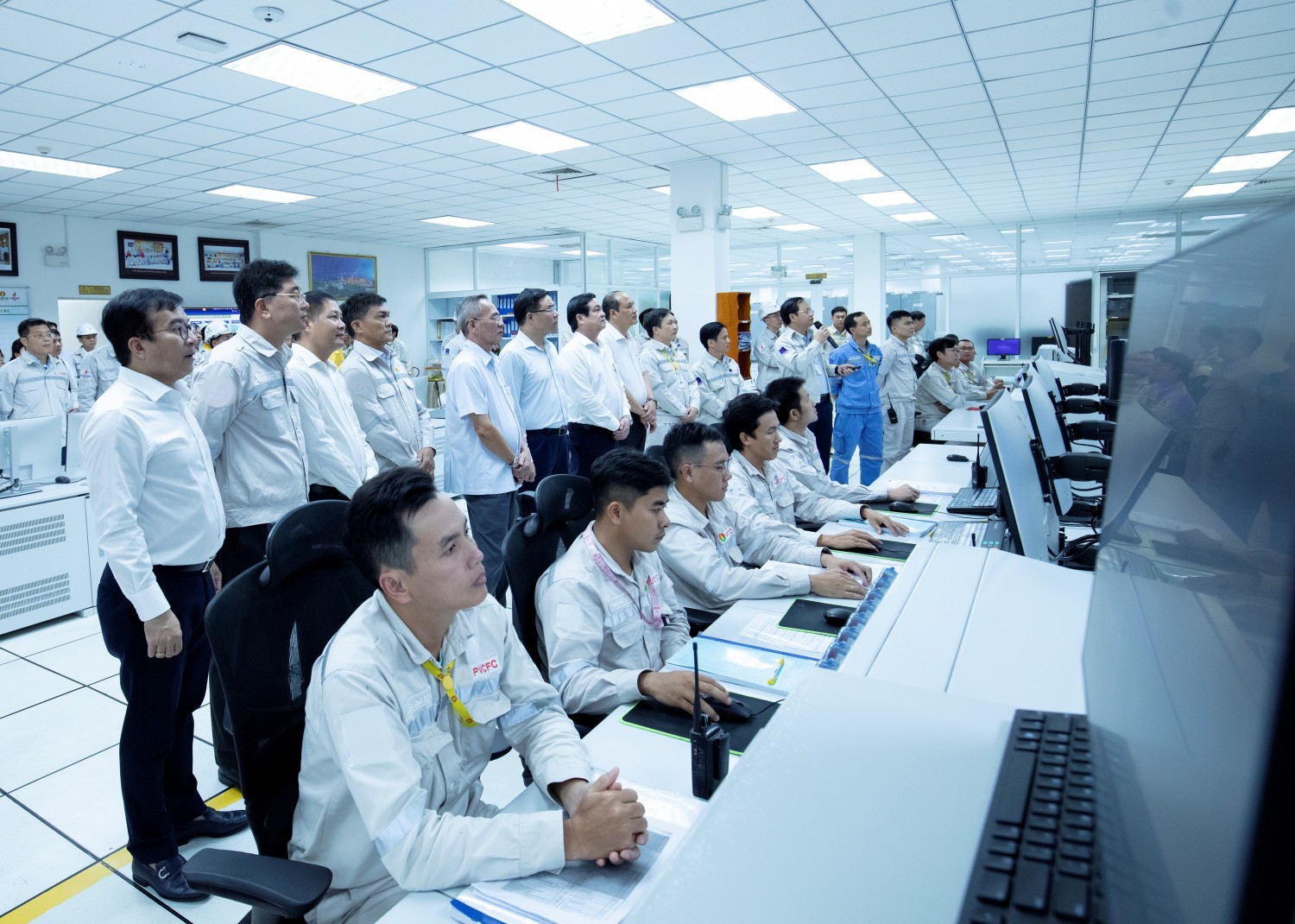 Vai trò của tổ chức Đảng không chỉ nằm ở việc xác lập chủ trương, mà còn ở khả năng tổ chức thực hiện, phân công trách nhiệm, tạo sự đồng thuận và thúc đẩy các bộ phận cùng hướng tới mục tiêu chung.
