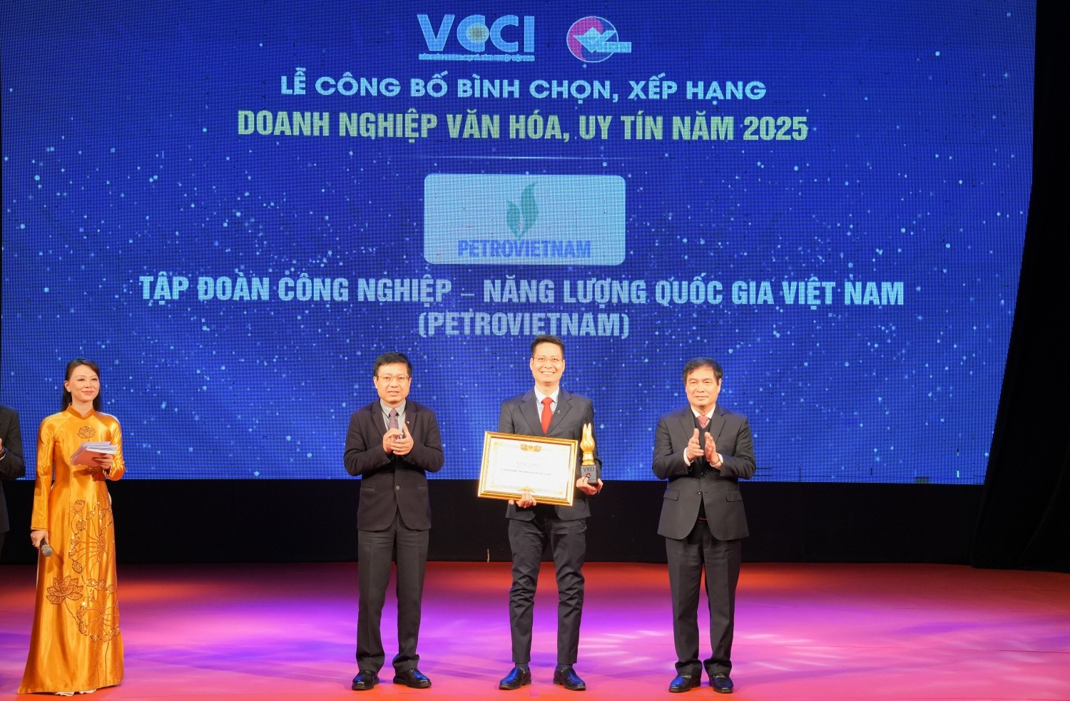 PETROVIETNAM vinh dự đón nhận danh hiệu “Top 20 Doanh nghiệp Văn hóa, Uy tín năm 2025”
