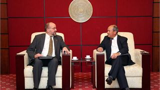 AGDC wishes to strengthen cooperation with PetroVietnam in implementing LNG projects
