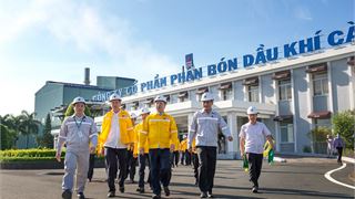 Đồng chí Trần Quốc Vượng thăm cụm công nghiệp Khí Điện Đạm Cà Mau: Tiết kiệm năng lượng, quản trị hiệu quả