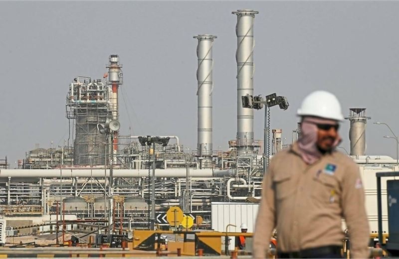 Giá dầu tăng vọt khi OPEC+ chốt thỏa thuận lịch sử