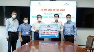 Petrovietnam trao tặng xe cứu thương cho Bệnh viện Đại học Y Dược TP HCM