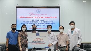PETROSETCO trao tặng thiết bị y tế phục vụ phòng chống dịch tại Bạc Liêu