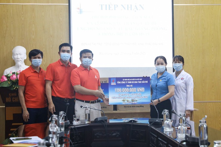 Petrovietnam donates 1.3 million USD to COVID-19 vaccine fund