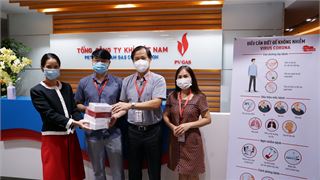 Công đoàn CQĐH PV GAS trao tặng quà động viên các “chiến sỹ” vùng Zone 0