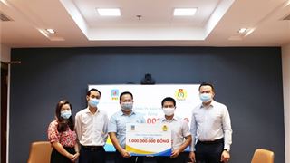 Bảo hiểm PVI trao tặng 1 tỷ đồng cho các cán bộ tuyến đầu chống dịch