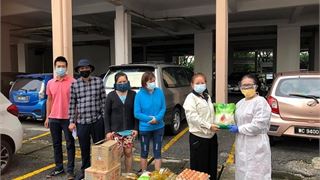 Những món quà ý nghĩa trao tặng người Việt khó khăn ở Maylaysia