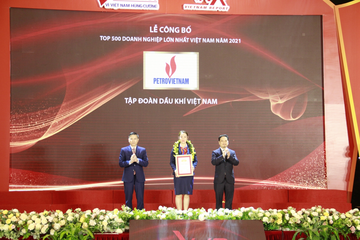 Petrovietnam and many oil and gas enterprises affirm position in Top 500 largest enterprises in Vietnam