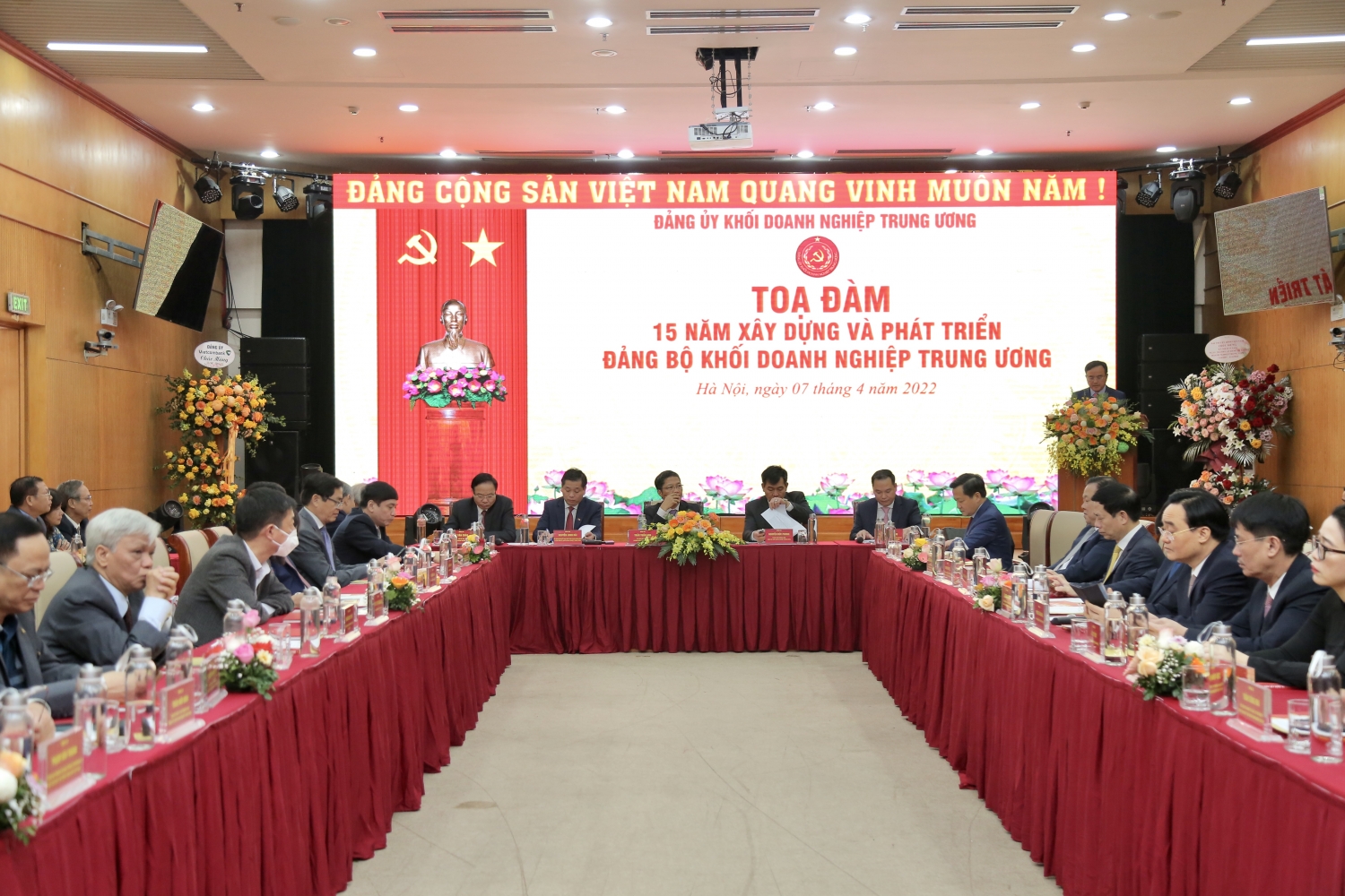 Tổng Giám đốc Petrovietnam Lê Mạnh Hùng nhận Kỷ niệm chương “Vì sự nghiệp xây dựng Đảng trong doanh nghiệp Việt Nam”


– DẦU KHÍ VIỆT NAM