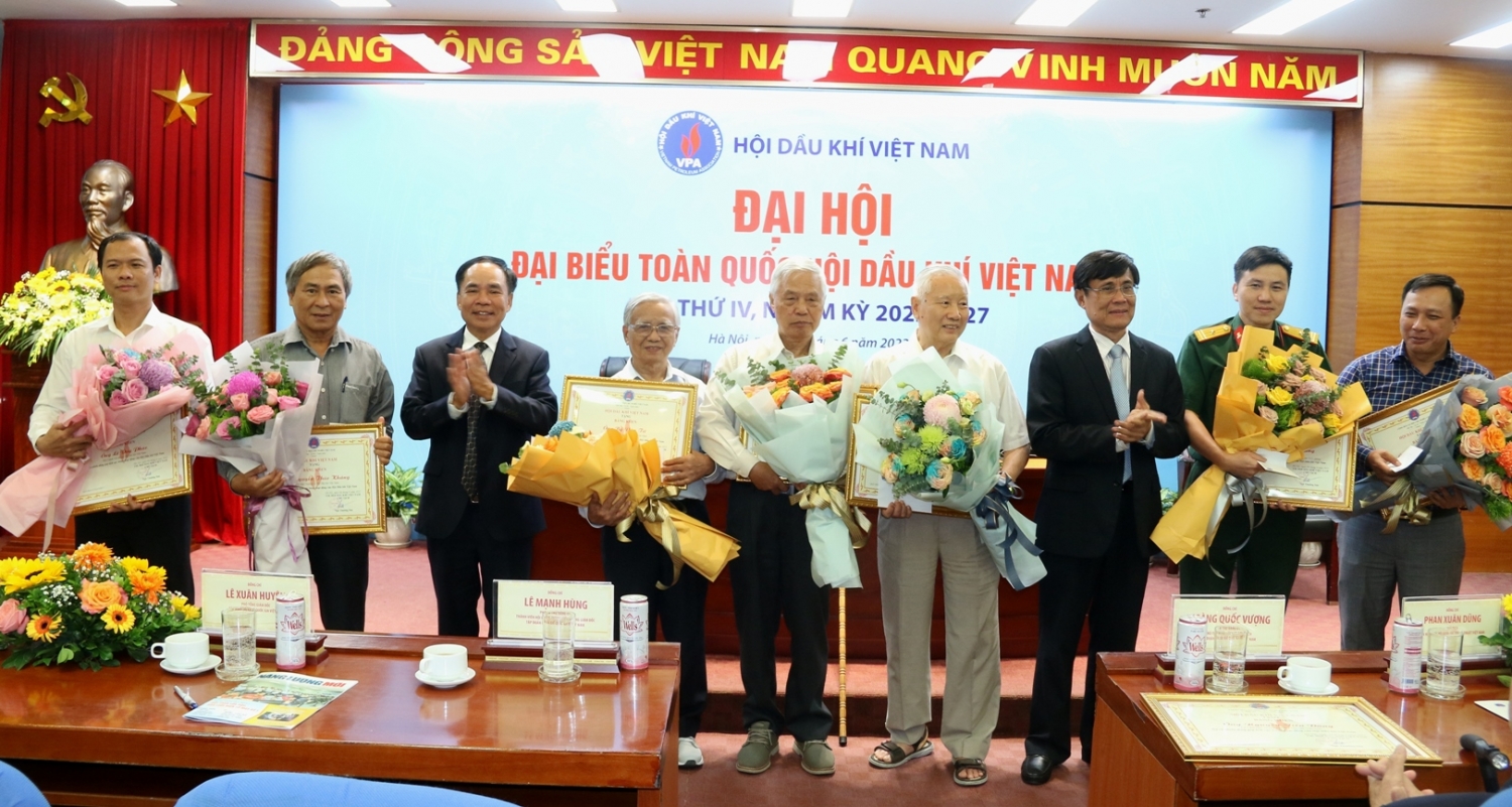 Đại hội Đại biểu toàn quốc Hội Dầu khí Việt Nam lần thứ IV, nhiệm kỳ 2022-2027 thành công tốt đẹp Đại hội Đại biểu toàn quốc Hội Dầu khí Việt Nam lần thứ IV, nhiệm kỳ 2022-2027 thành công tốt đẹp