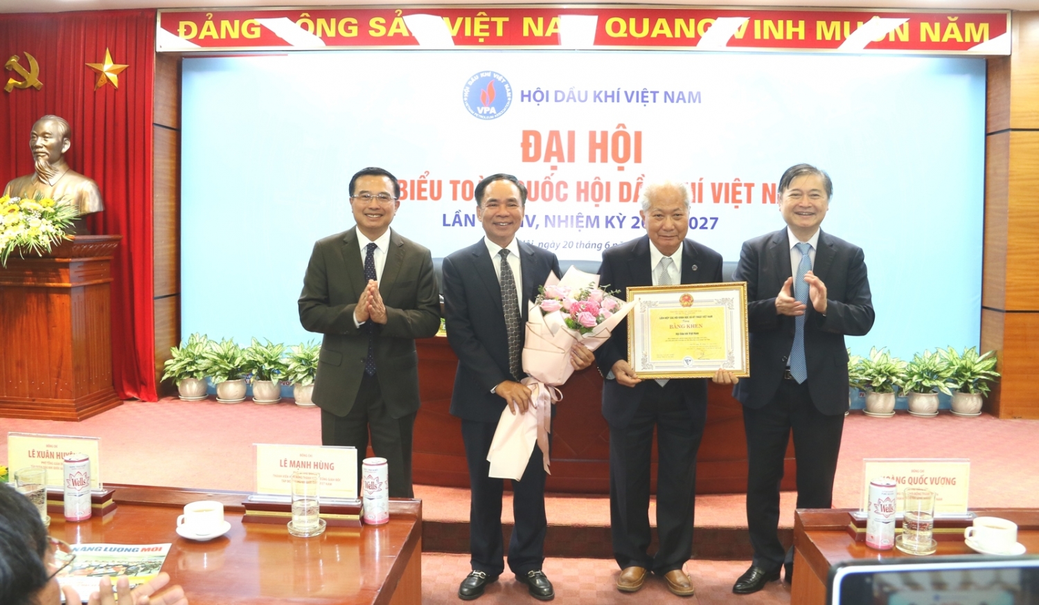 Đại hội Đại biểu toàn quốc Hội Dầu khí Việt Nam lần thứ IV, nhiệm kỳ 2022-2027 thành công tốt đẹp Đại hội Đại biểu toàn quốc Hội Dầu khí Việt Nam lần thứ IV, nhiệm kỳ 2022-2027 thành công tốt đẹp