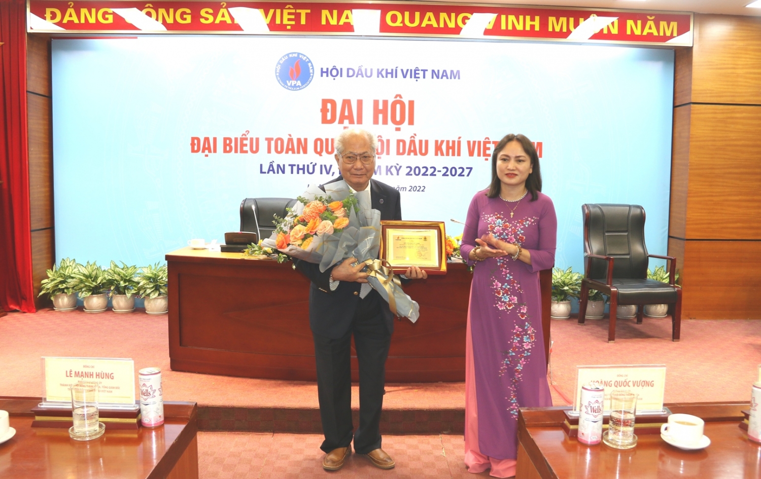 Đại hội Đại biểu toàn quốc Hội Dầu khí Việt Nam lần thứ IV, nhiệm kỳ 2022-2027 thành công tốt đẹp Đại hội Đại biểu toàn quốc Hội Dầu khí Việt Nam lần thứ IV, nhiệm kỳ 2022-2027 thành công tốt đẹp