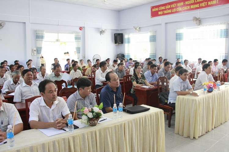 Đồng chí Lê Mạnh Hùng tiếp xúc cử tri xã Thới Bình, huyện Thới Bình, Cà Mau Đồng chí Lê Mạnh Hùng tiếp xúc cử tri xã Thới Bình, huyện Thới Bình, Cà Mau