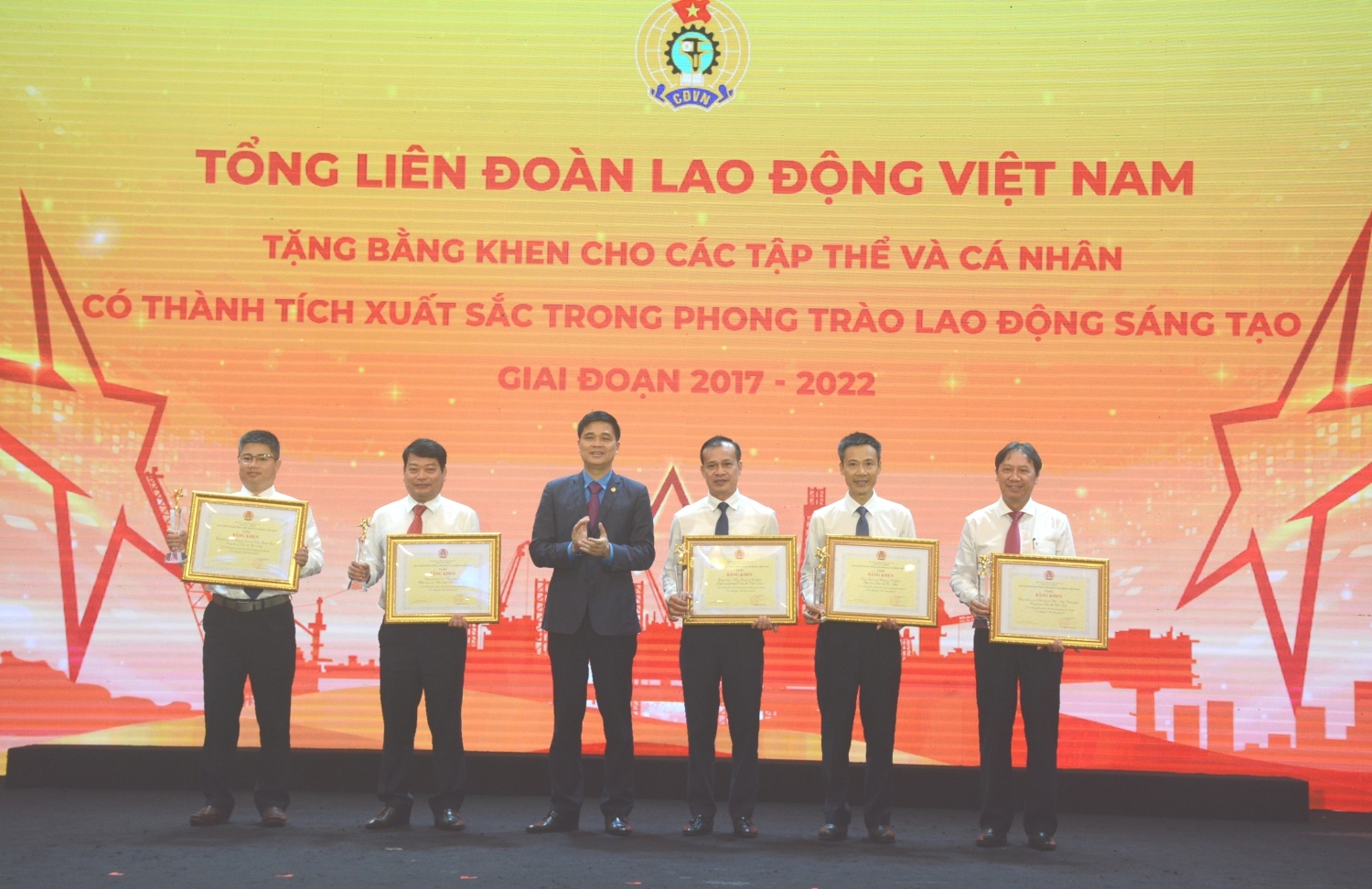 Thi đua Lao động sáng tạo, đổi mới là chìa khóa cho sự phát triển của Petrovietnam Thi đua Lao động sáng tạo, đổi mới là chìa khóa cho sự phát triển của Petrovietnam