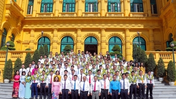 [VTV] Chủ tịch nước Nguyễn Xuân Phúc gặp mặt đoàn đại biểu cán bộ, người lao động ngành Dầu khí tiêu biểu”