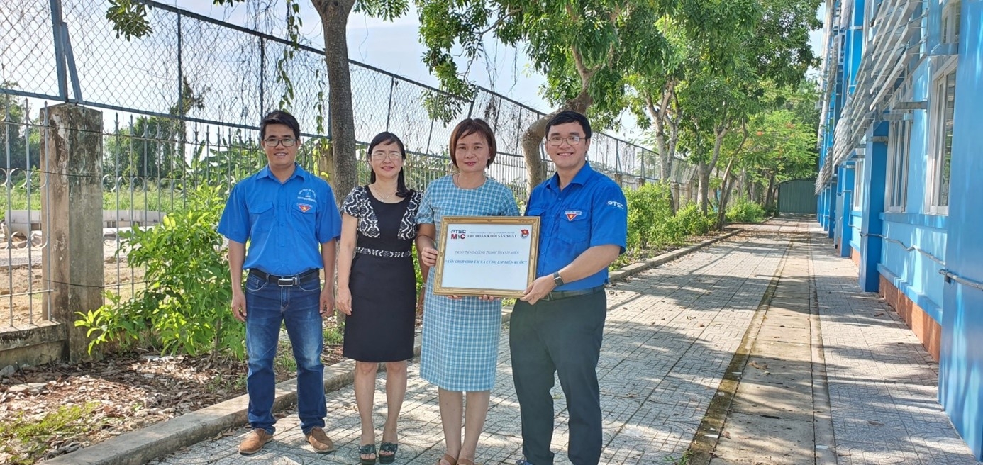 Tuổi trẻ PTSC M&C trao tặng công trình thanh niên Tuổi trẻ PTSC M&C trao tặng công trình thanh niên