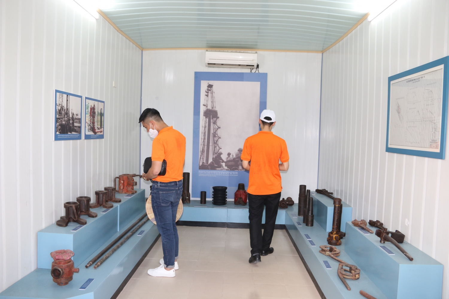 Đoàn Thanh niên Tập đoàn về thăm 'Giếng tổ' của ngành Dầu khí Đoàn Thanh niên Tập đoàn về thăm 'Giếng tổ' của ngành Dầu khí