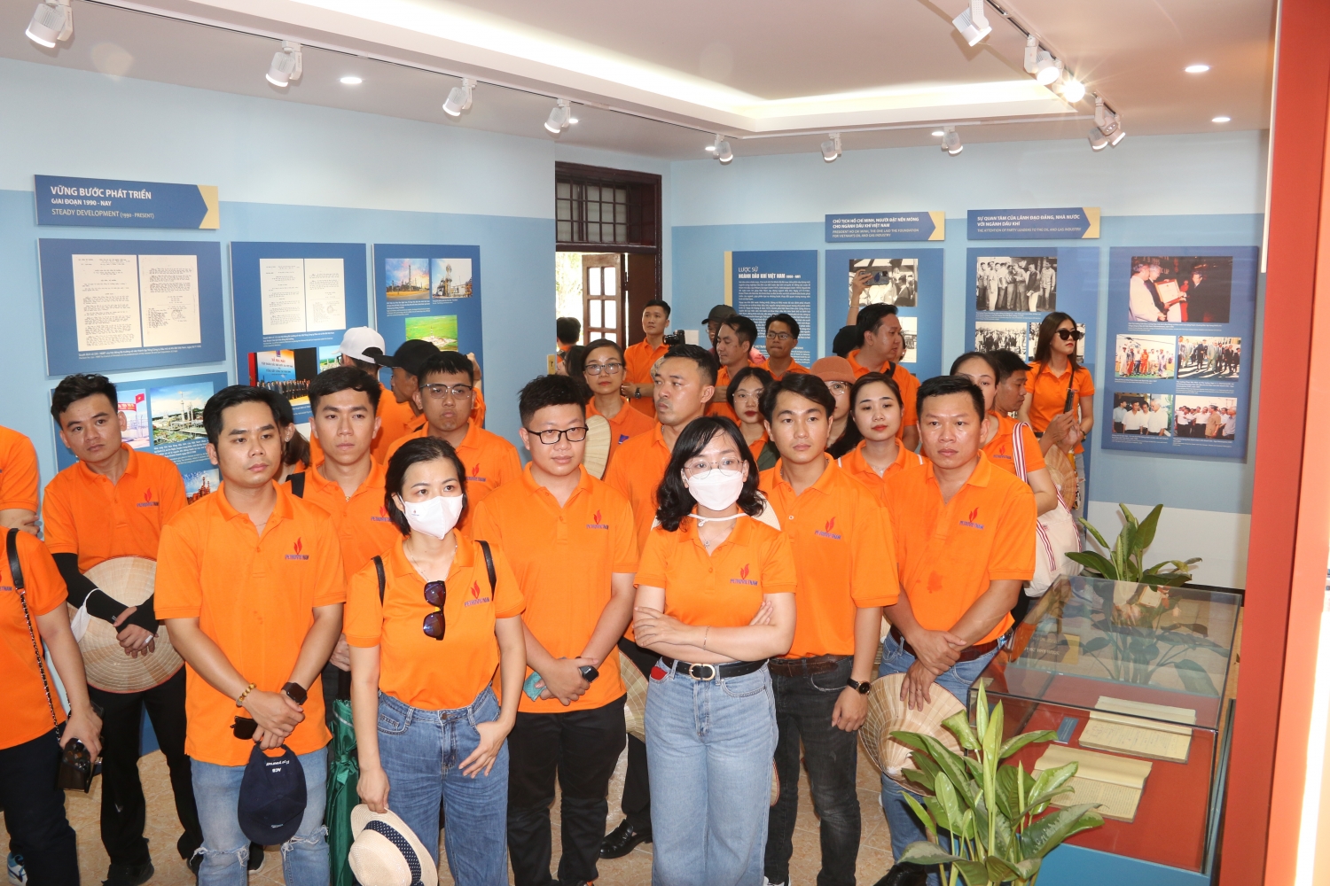 Tuổi trẻ Dầu khí về thăm Tuổi trẻ Dầu khí về thăm