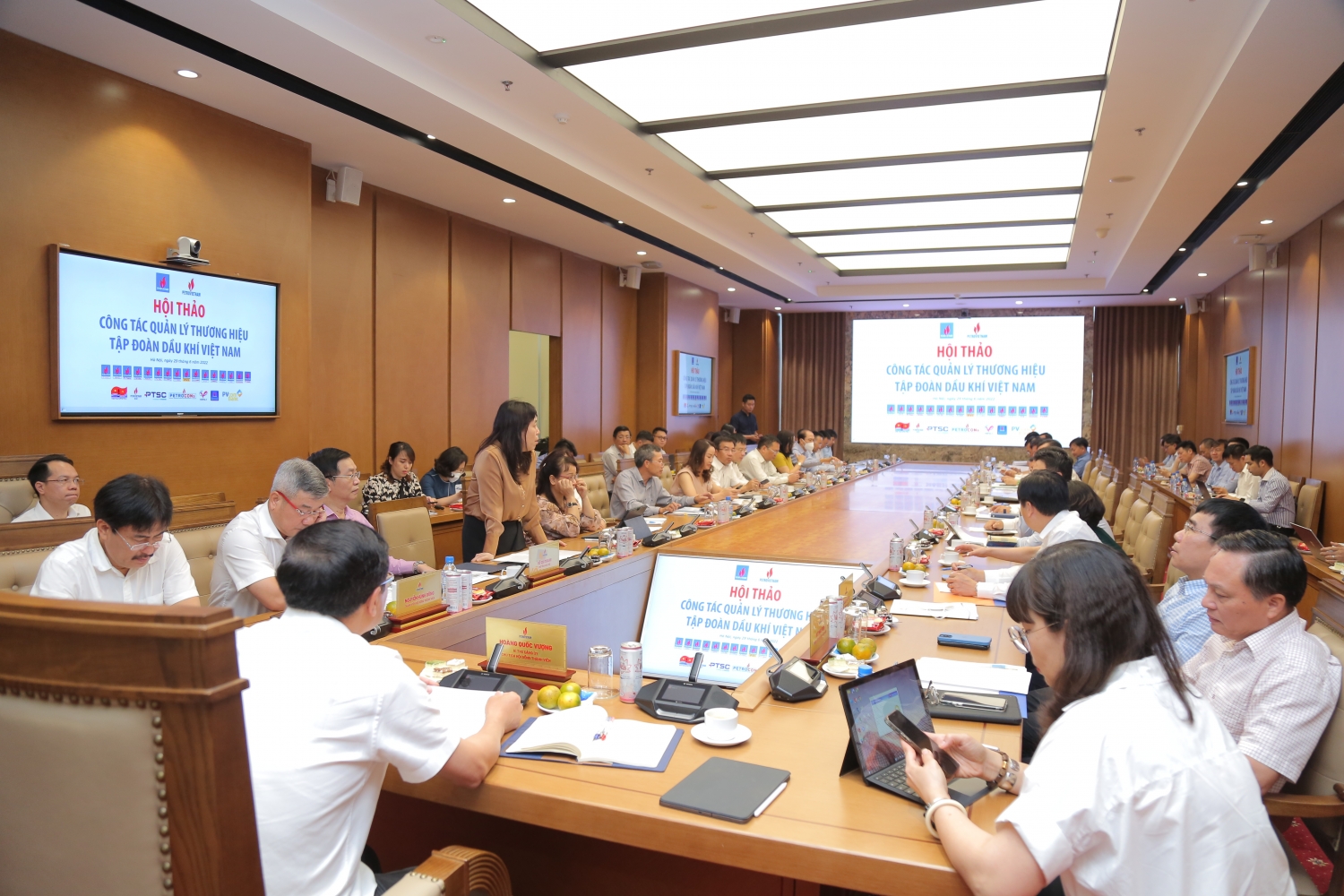 Cần xây dựng, quản lý và sử dụng bộ nhận diện thương hiệu Petrovietnam thống nhất trong toàn Tập đoàn Cần xây dựng, quản lý và sử dụng bộ nhận diện thương hiệu Petrovietnam đồng bộ, nhất quán trong toàn Tập đoàn