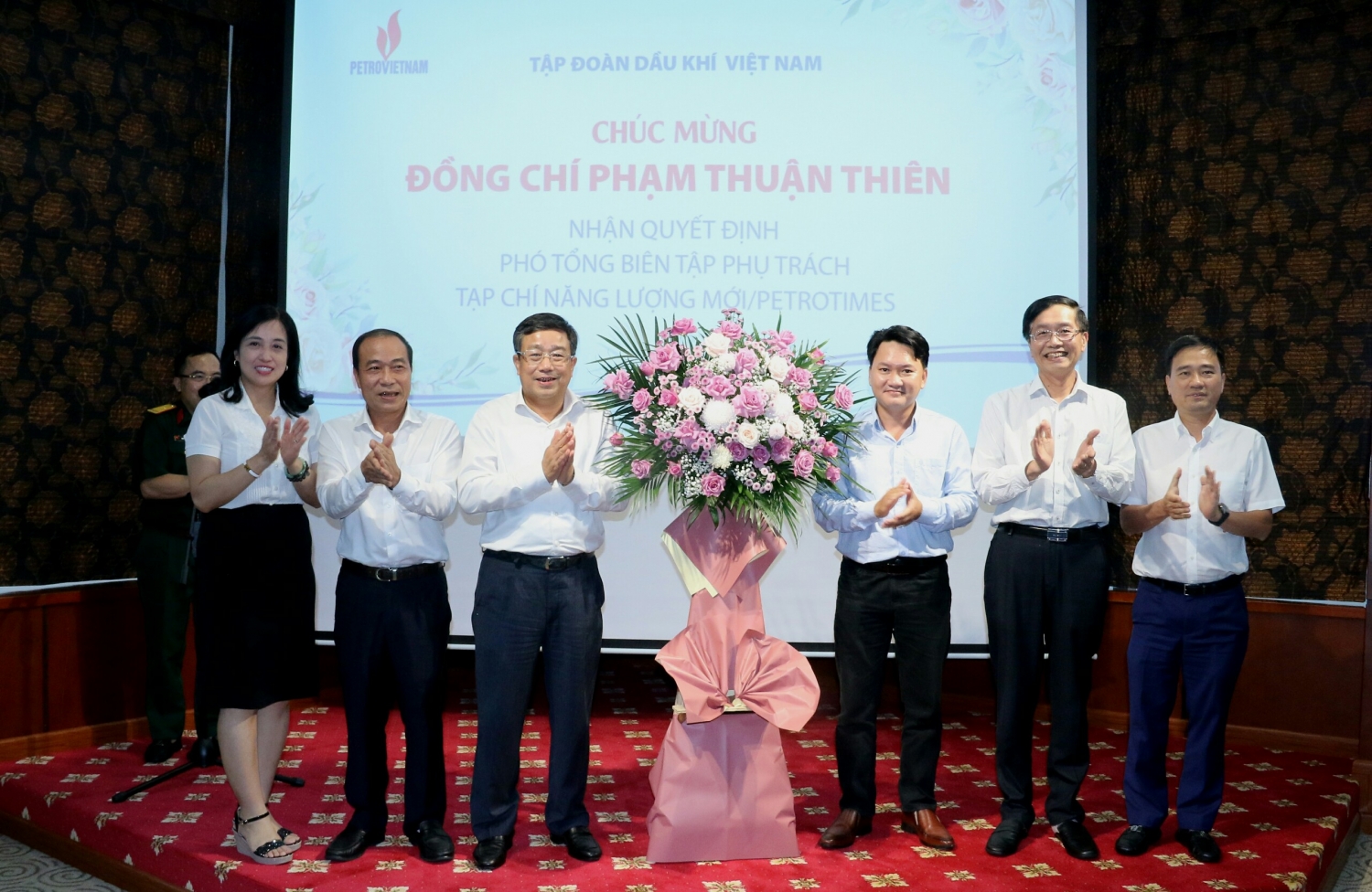 Hội DKVN công bố và trao quyết định bổ nhiệm Phó Tổng biên tập phụ trách Tạp chí Năng lượng Mới/PetroTimes