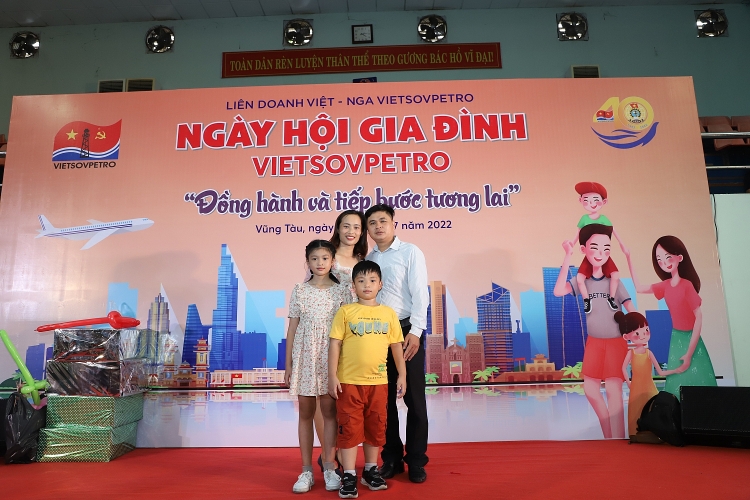 Ngày hội Gia đình Vietsovpetro 2022 với chủ đề “ Đồng hành và Tiếp bước tương lai” Ngày hội Gia đình Vietsovpetro 2022: “Đồng hành và tiếp bước tương lai”