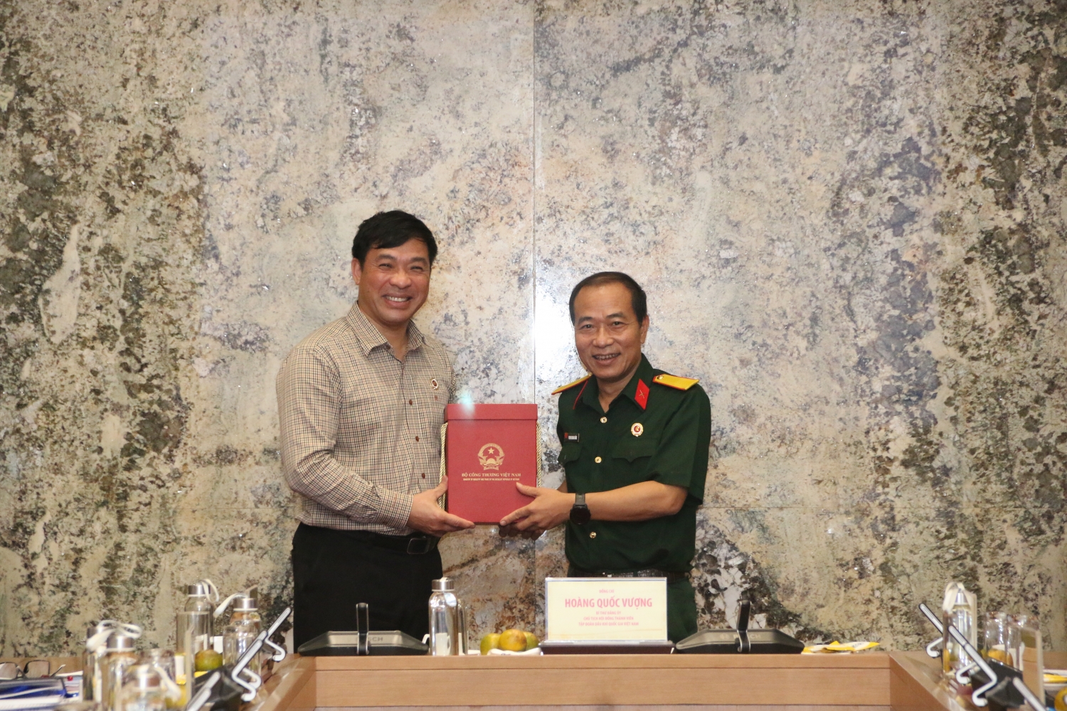 Hội CCB Tập đoàn trao đổi kinh nghiệm công tác cùng Hội CCB cơ quan Bộ Công Thương Hội CCB Tập đoàn trao đổi kinh nghiệm công tác cùng Hội CCB cơ quan Bộ Công Thương