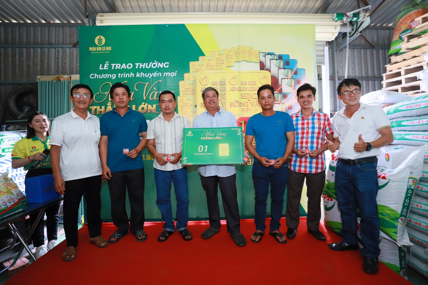 Hạnh phúc ngập tràn với Hạnh phúc ngập tràn với