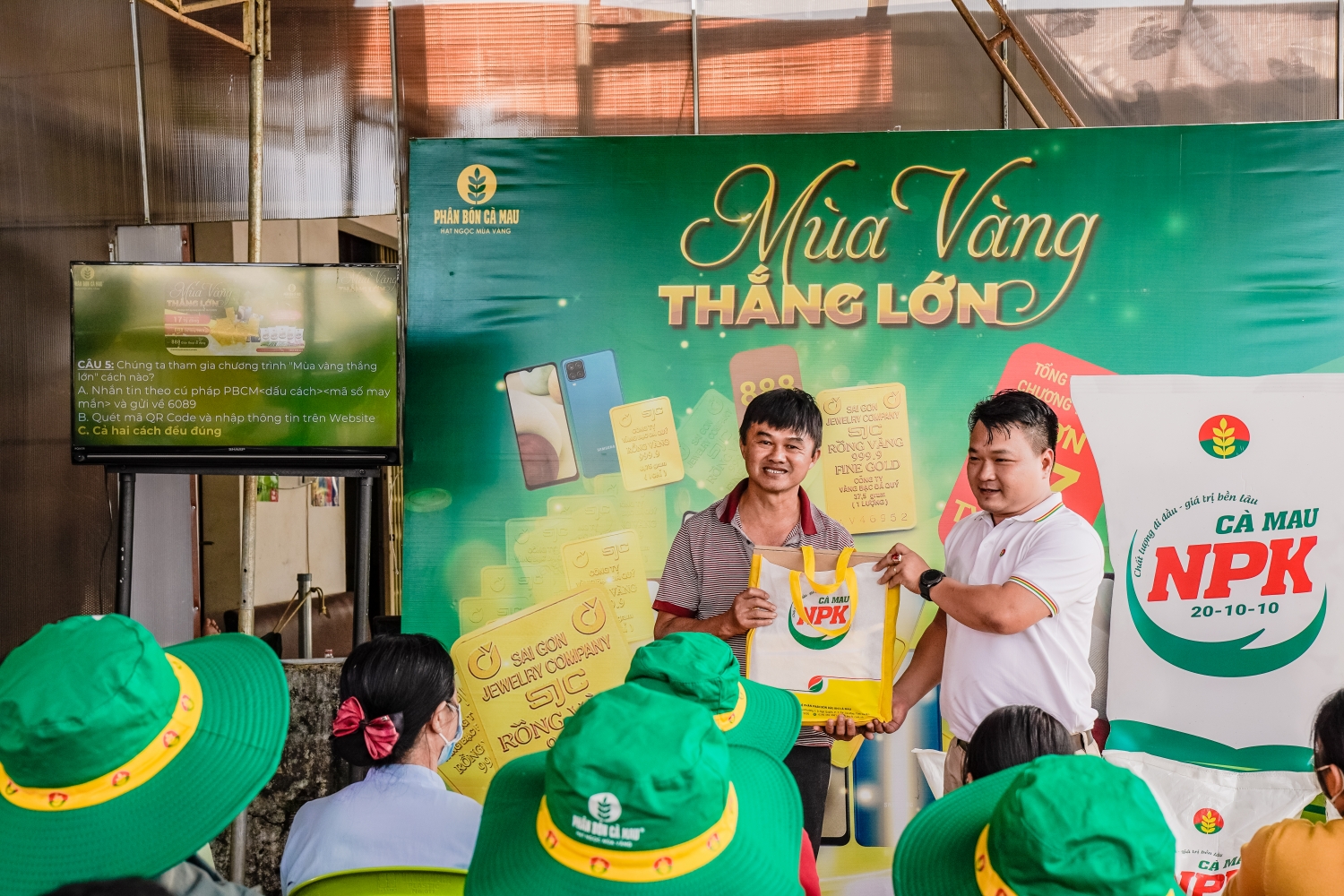 Hạnh phúc ngập tràn với Hạnh phúc ngập tràn với