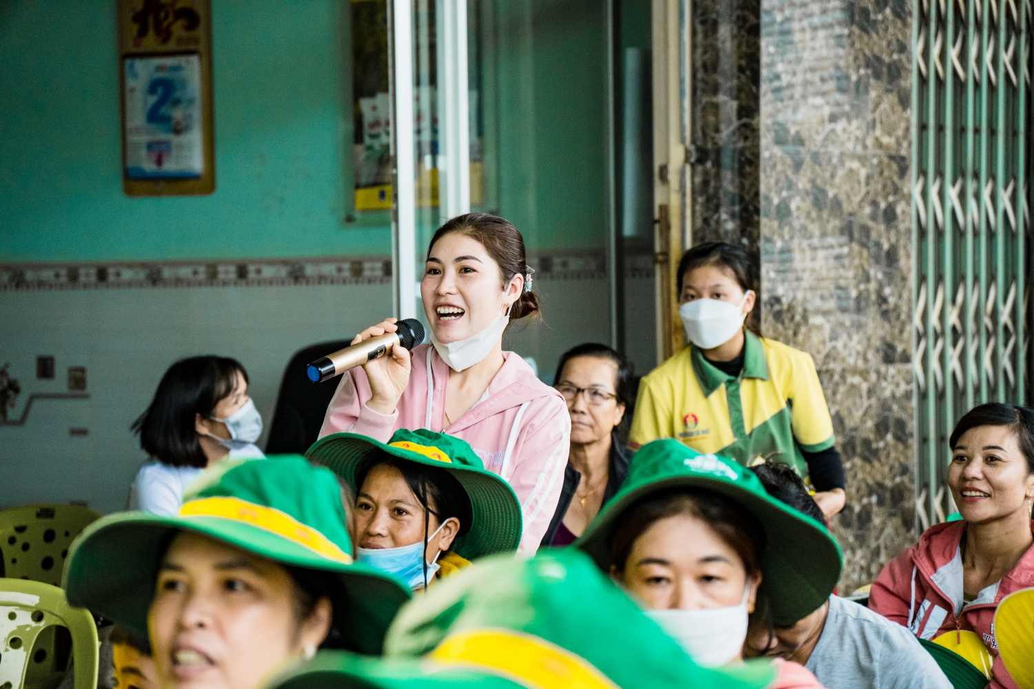 Hạnh phúc ngập tràn với Hạnh phúc ngập tràn với